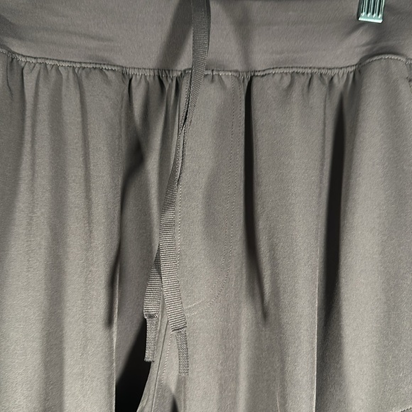 Under Armour Men’s Dark Grey Anywhere Adaptable Pants - Picture 8 of 12